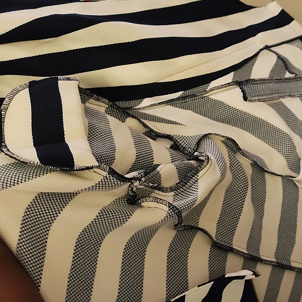 VENUS Black and White Striped Blazer - Picture 10 of 10